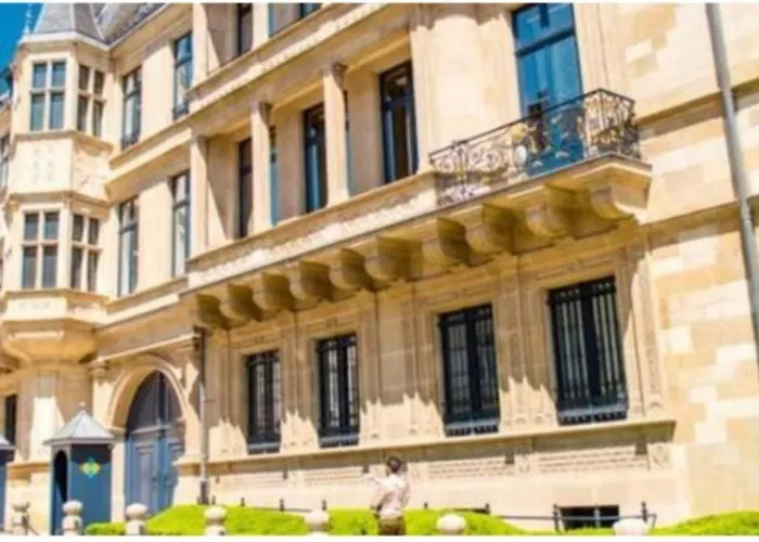 Modern 2 Bedrooms Flat In Center With Parking-3A