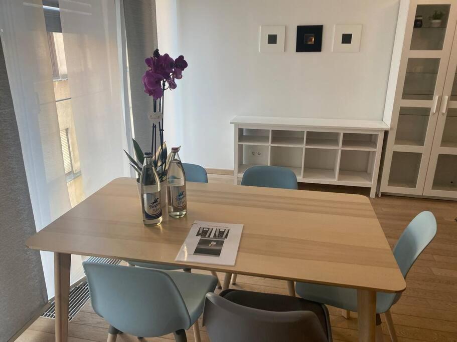Modern 2 Bedrooms Flat In Center With Parking-3a *