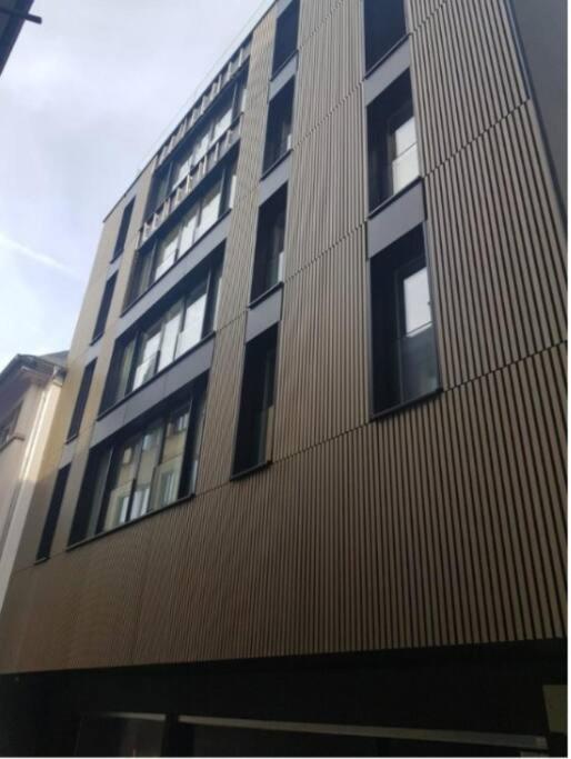 Modern 2 Bedrooms Flat In Center With Parking-3a